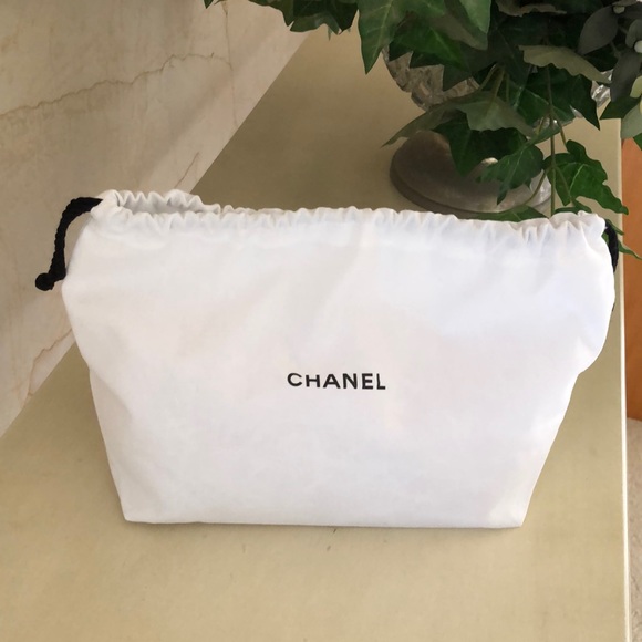 CHANEL white cotton canvas drawstring pouch cosmetic bag storage bag - AUTHENTIC - Picture 2 of 16